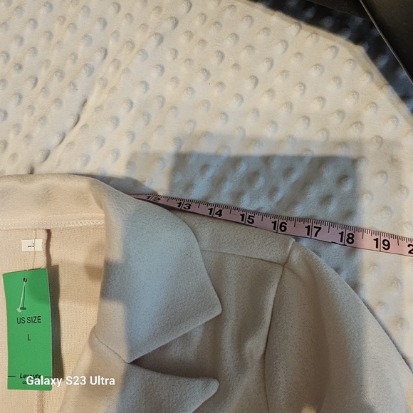 Elegant White Double-Breasted Women's Coat - Picture 11 of 13